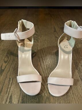 Women’s New York & Company Cream Ankle-Strap Wedge Sandals. Size 9. BNWOT.